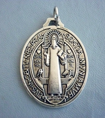 medalla de san benito